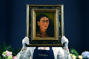 Автопортрет Фриды Кало продали на аукционе почти за 35 миллионов долларов